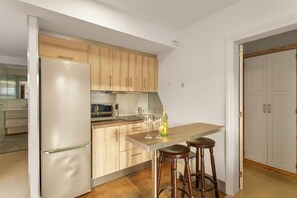 Fridge, microwave, coffee/tea maker, electric kettle