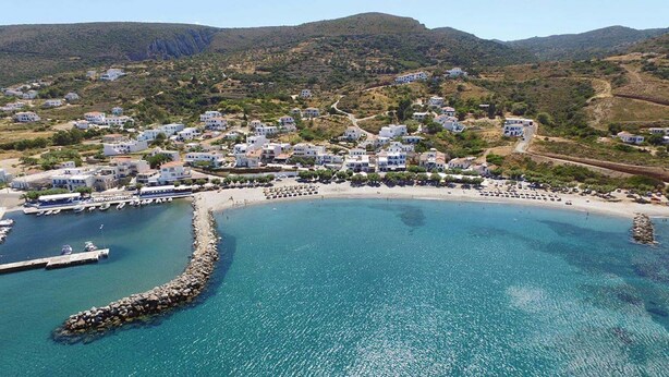 A coastal town with white buildings, a marina, and a beach. - Beachfront Panorama Double Room in Kythira (Kithira)