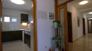 Refrigerador, microondas, horno y lavavajillas 