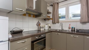 Fridge, oven, dishwasher, coffee/tea maker - Apartman Sunshine Njivice Krk by Villas Guide (Njivice)