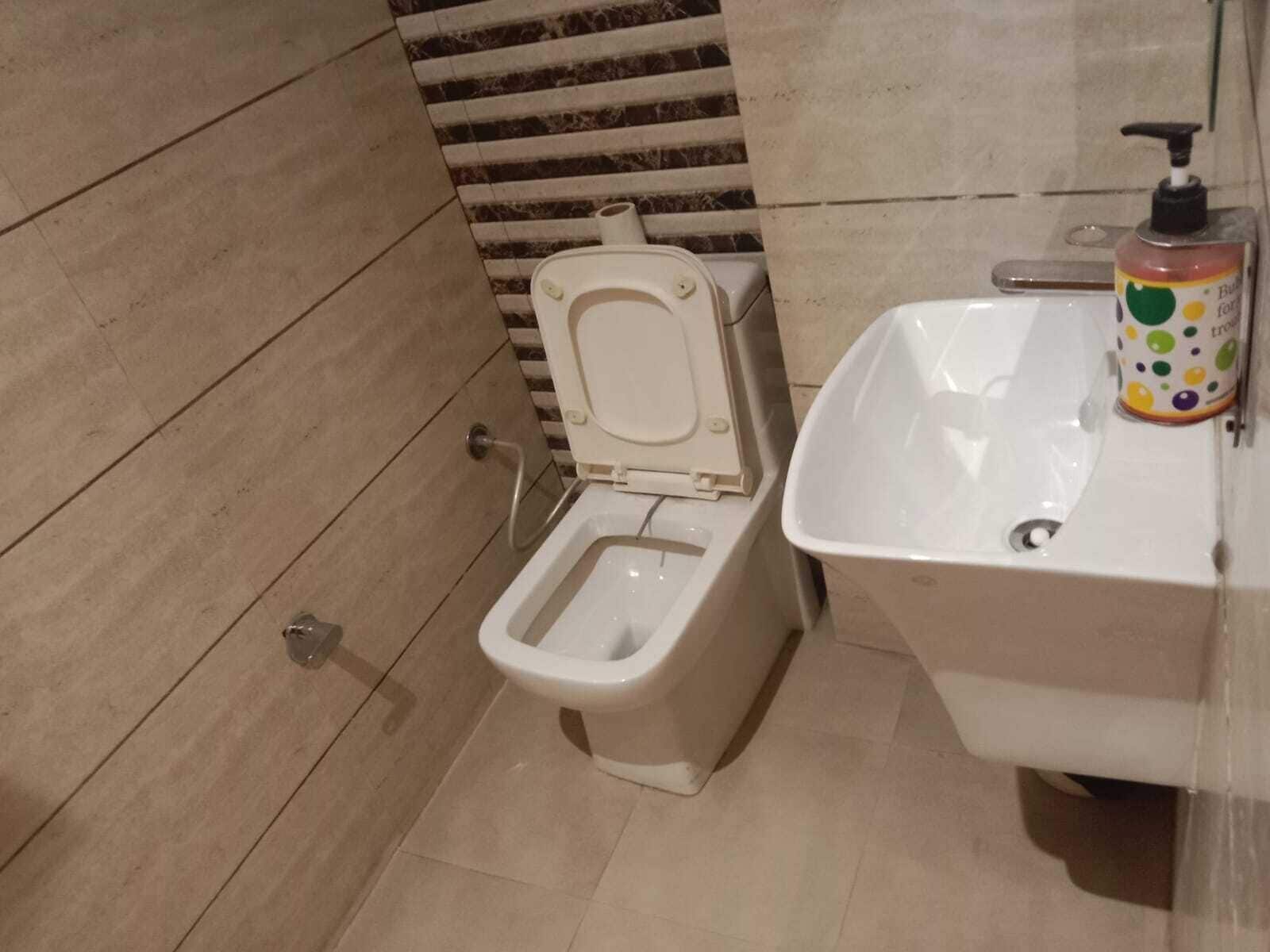 Dobbeltrom – deluxe | Bad | Dusj, toalettartikler (inkludert), håndklær og såpe