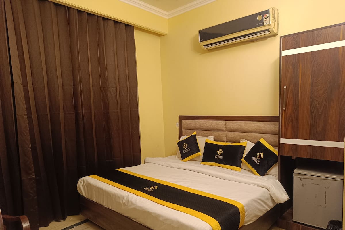 Deluxe Double Room, 1 Bedroom | Desk, laptop workspace, WiFi (free)