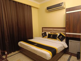 Deluxe Double Room | Desk, laptop workspace, free WiFi