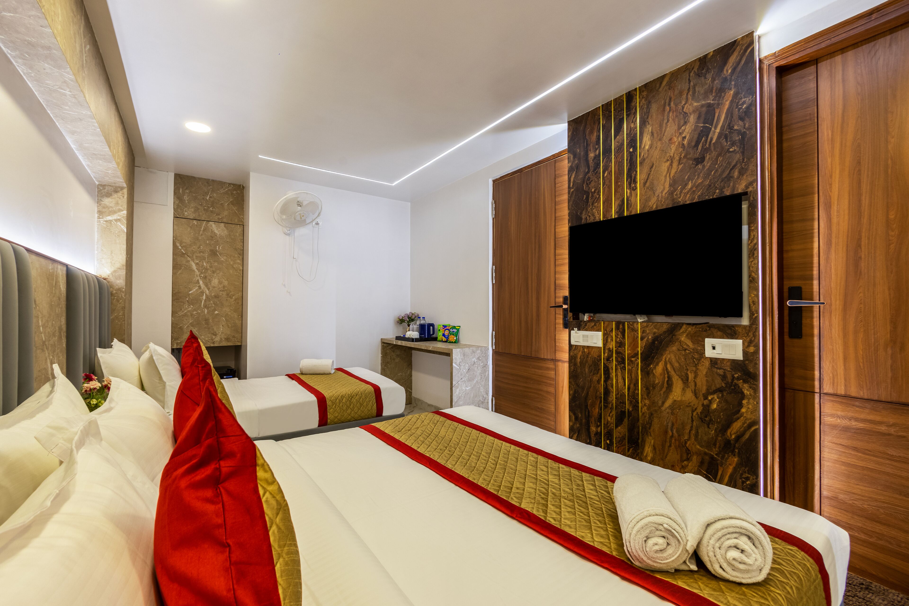 三人房 | 办公桌、笔记本电脑工作区、隔音、熨斗/熨板