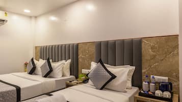 Triple Room | Desk, laptop workspace, soundproofing, iron/ironing board