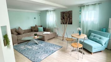 TV, table tennis, stereo