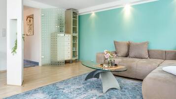 TV, table tennis, stereo