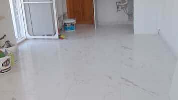 ファミリー アパートメント バルコニー ガーデンビュー | 専用キッチン | コンロ、調理器具と食器