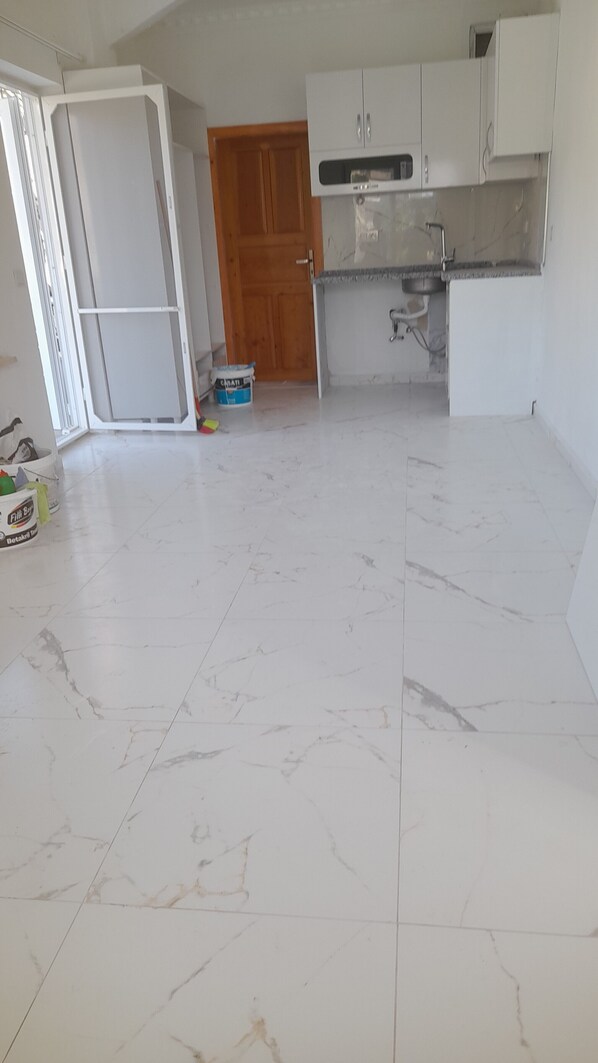 Family Apartment, Balcony, Garden View | Private kitchen | Stovetop, cookware/dishes/utensils - Akasya Pansiyon & Apart (Anamur)