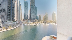 A marina with boats and high-rise buildings in the background. - Iris Blue - Colourful One Bedroom in The Marina (Dubai Marina)