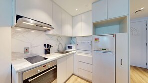 Micro-ondes, four, plaque de cuisson, lave-vaisselle