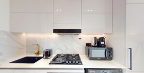 Kühlschrank, Mikrowelle, Ofen, Toaster