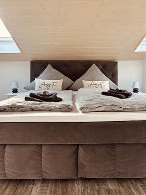 4 bedrooms, WiFi, bed sheets