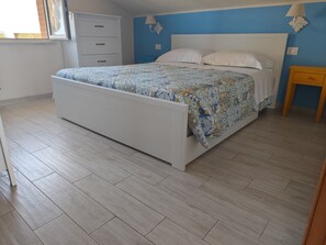 1 bedroom, iron/ironing board, WiFi, bed sheets - Villa hibiscus, sitrova only 100 meters from the free golden beach. (Santa Maria del Focallo)