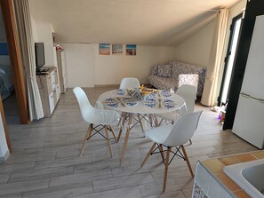 Dining - Villa hibiscus, sitrova only 100 meters from the free golden beach. (Santa Maria del Focallo)