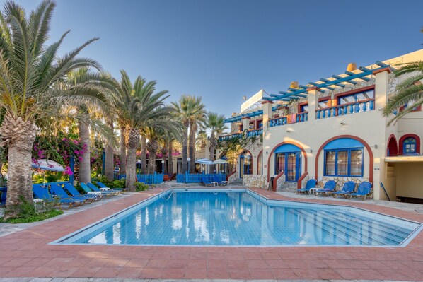 Seasonal outdoor pool