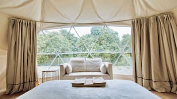 1 habitación, acceso a internet y ropa de cama