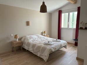 3 bedrooms, desk, iron/ironing board, travel cot