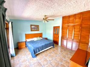 6 bedrooms, WiFi, bed sheets