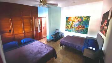 6 bedrooms, WiFi, bed sheets