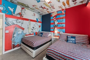 5 chambres, fer et planche à repasser, lit de bébé portatif