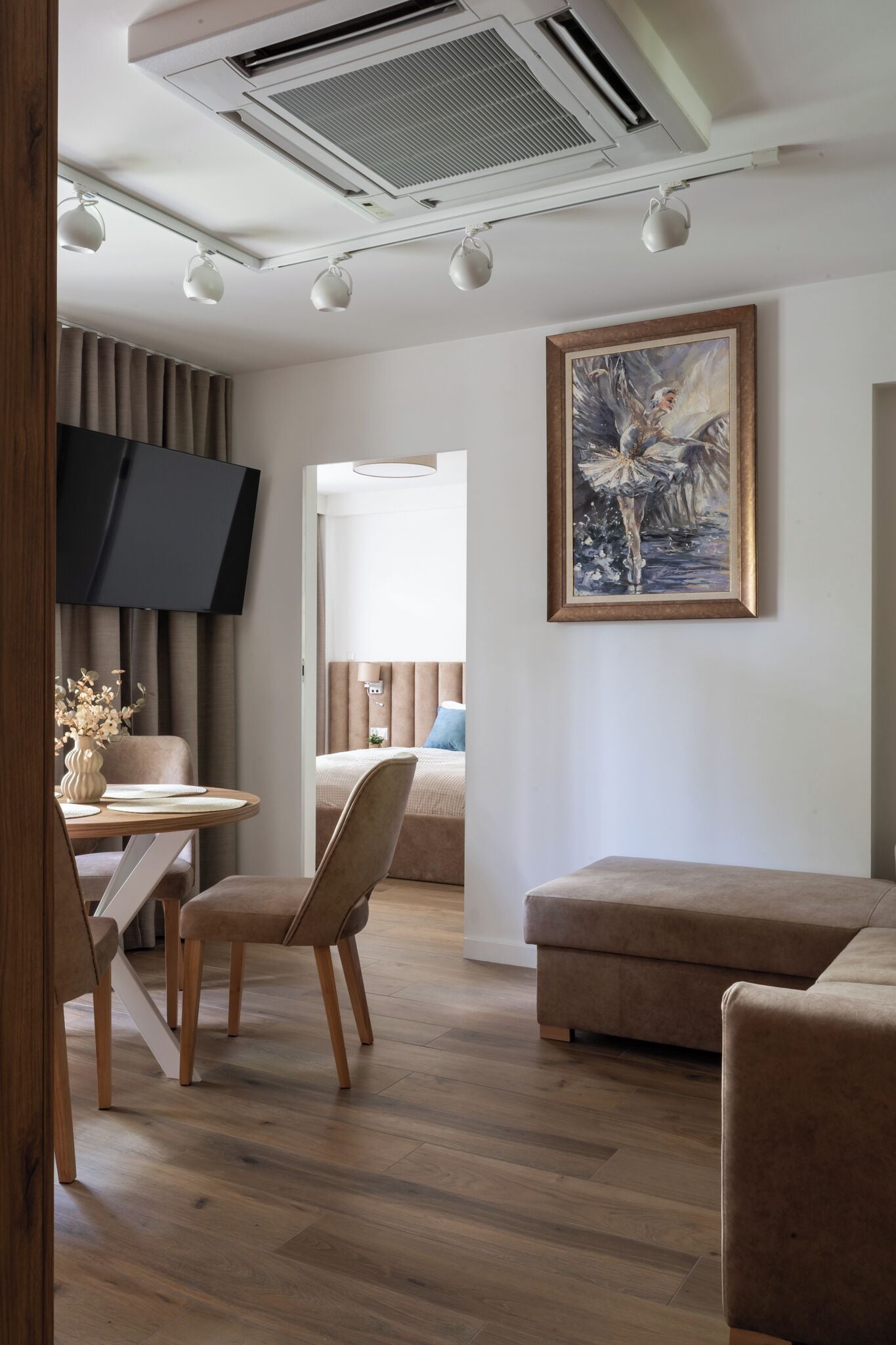 Deluxe Suite, Balcony | Living area