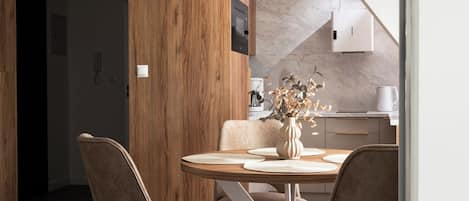 Suíte luxo, sacada | Área de estar