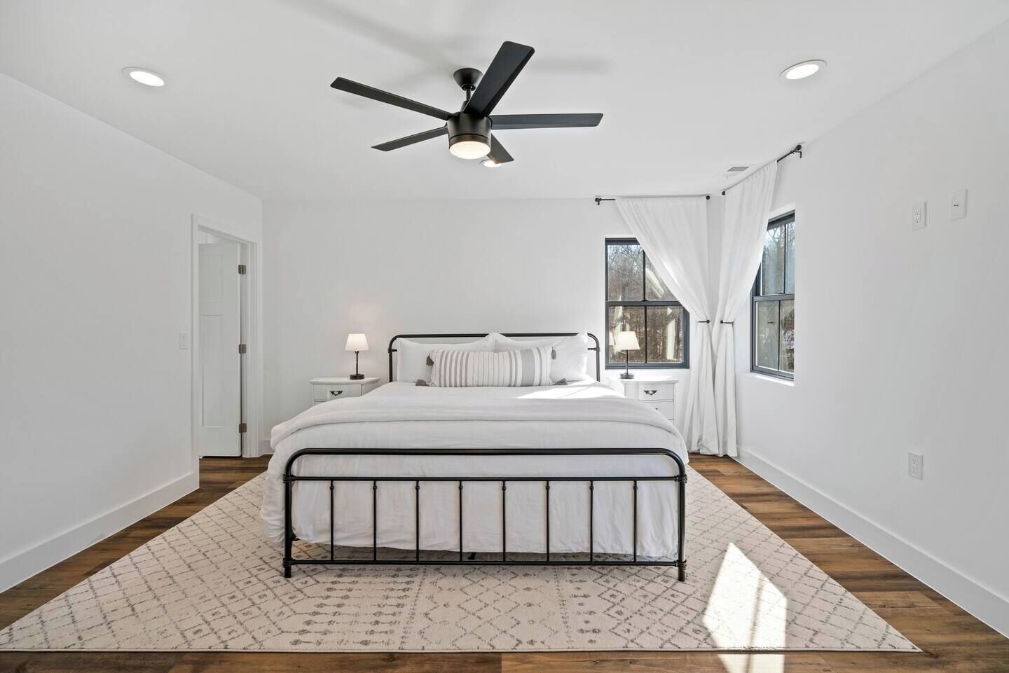 1 chambre, fer et planche à repasser, accès Internet, draps fournis