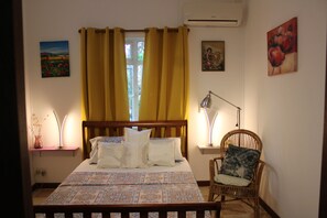 3 quartos, ferros/tábuas de passar roupa, berço de viagem