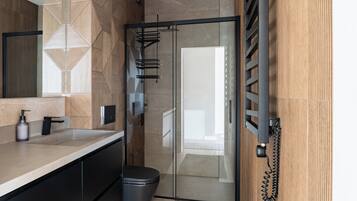Superior Suite, Balcony | Bathroom