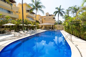 Unclassified image, 3 of 43, button - Sleeps 10 Views Beach 1 Block (Nuevo Nayarit)