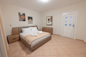 Studio | 1 bedroom, Internet