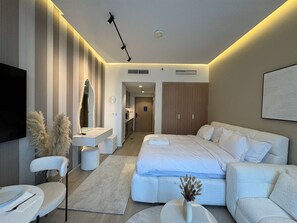 Studio | Internet - CCA Stylish Studio Retreat at Azizi Riviera (Dubai)