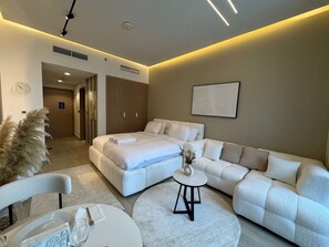 Studio | Internet - CCA Stylish Studio Retreat at Azizi Riviera (Dubai)