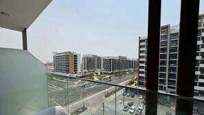 Studio | Internet - CCA Stylish Studio Retreat at Azizi Riviera (Dubai)