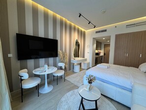 Studio | Internet - CCA Stylish Studio Retreat at Azizi Riviera (Dubai)