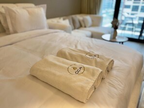 Studio | Internet - CCA Stylish Studio Retreat at Azizi Riviera (Dubai)