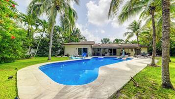 House (4 Bedrooms) | Front of property