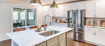 Geneva Lake Adventures: Family Retreat w/ Patio