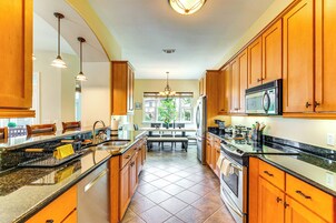 House (5 Bedrooms) | Interior