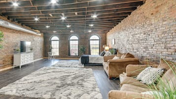 Apartment (0 Bedroom) | Front of property