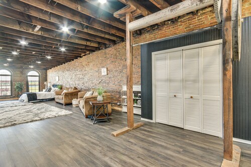 Deck + River View: Loft in Downtown Hannibal