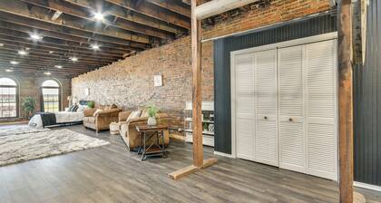 Deck + River View: Loft in Downtown Hannibal