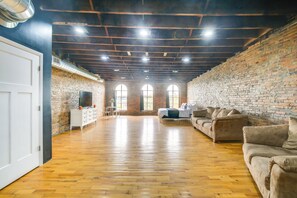 Apartment (0 Bedroom) | Front of property