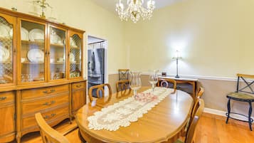 House (4 Bedrooms) | Interior