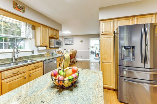 3 Mi to Historic Dtwn: Family Retreat in Beaufort!