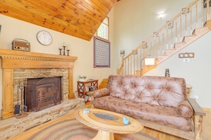 House (2 Bedrooms) | Interior - Year-round Mtn View: Pet-friendly Murphy Retreat (Murphy)