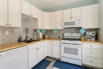 Walk to Beach & Explore Boardwalk: Wildwood Escape