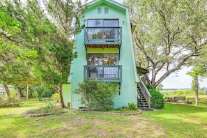 Interior - Amazing Views! One More Day Escape on Oak Island (Oak Island)