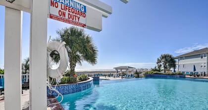 Walk to Beach: Condo w/ Bay View in Galveston